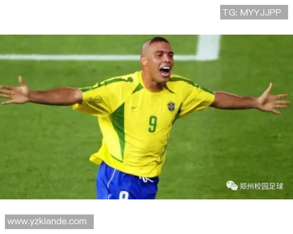 小孩子拆开球星卡足球视频瞬间激动反应引发全网热议